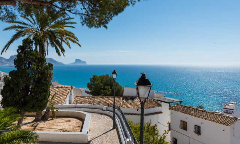 Costa Blanca – dlaczego warto rozważyć zakup nieruchomości w Hiszpanii?