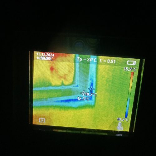 Normy budowlane - nieprawidłowo zamontowane okno, mostek termiczny.